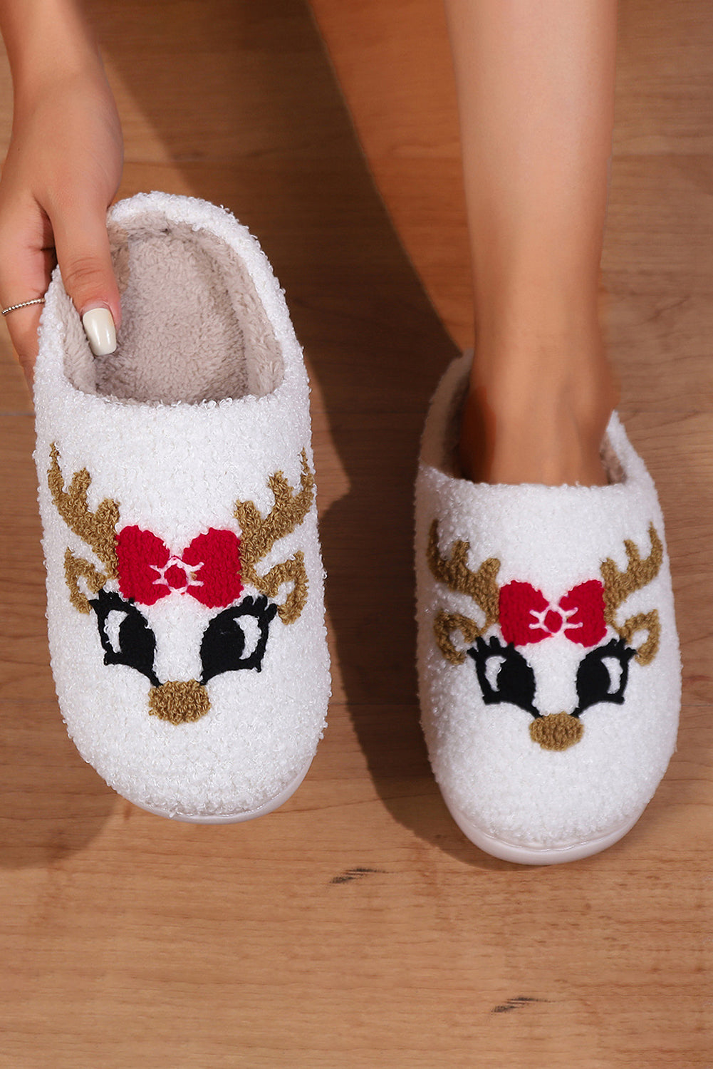 🎀 Reindeer Bow Slippers — Holiday Cuteness for Your Feet