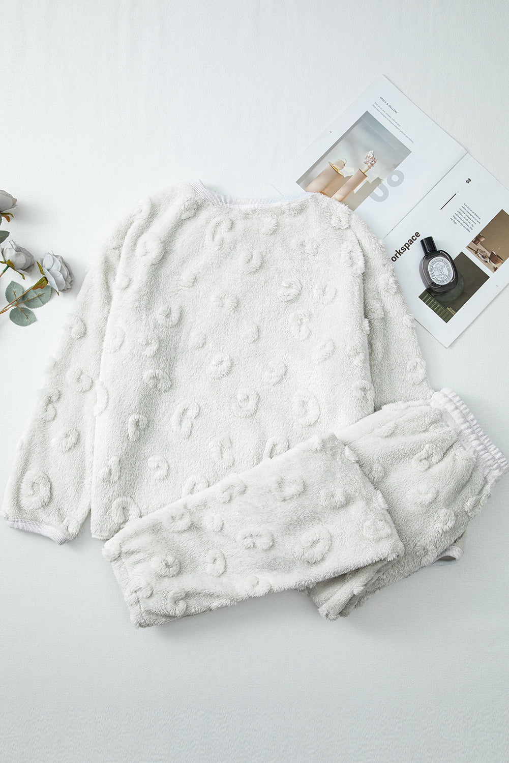 Snowy Snuggle Lounge Set – Two-Piece Fuzzy Pullover & Pants