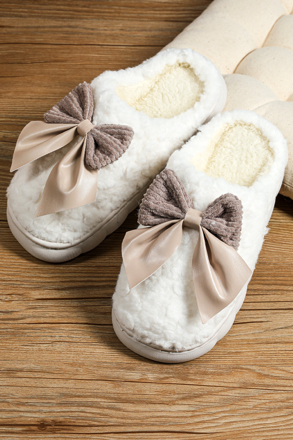 White Bowknot Applique Plush Slippers