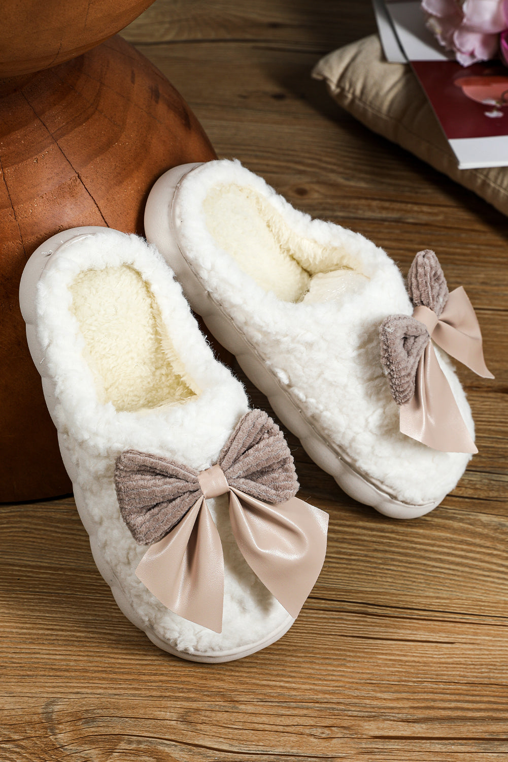 White Bowknot Applique Plush Slippers