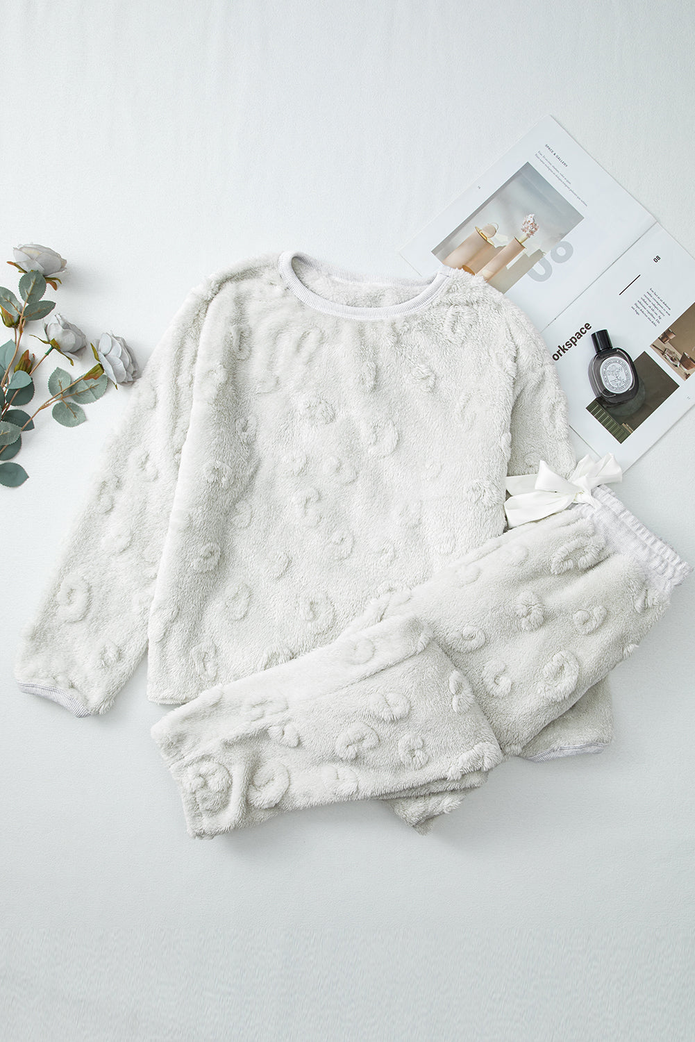 Snowy Snuggle Lounge Set – Two-Piece Fuzzy Pullover & Pants