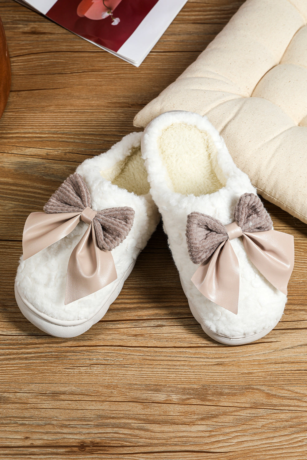 White Bowknot Applique Plush Slippers